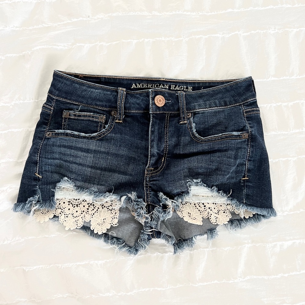 American Eagle Shortie Distressed Exposed Crochet Pocket Shorts Women Size 2